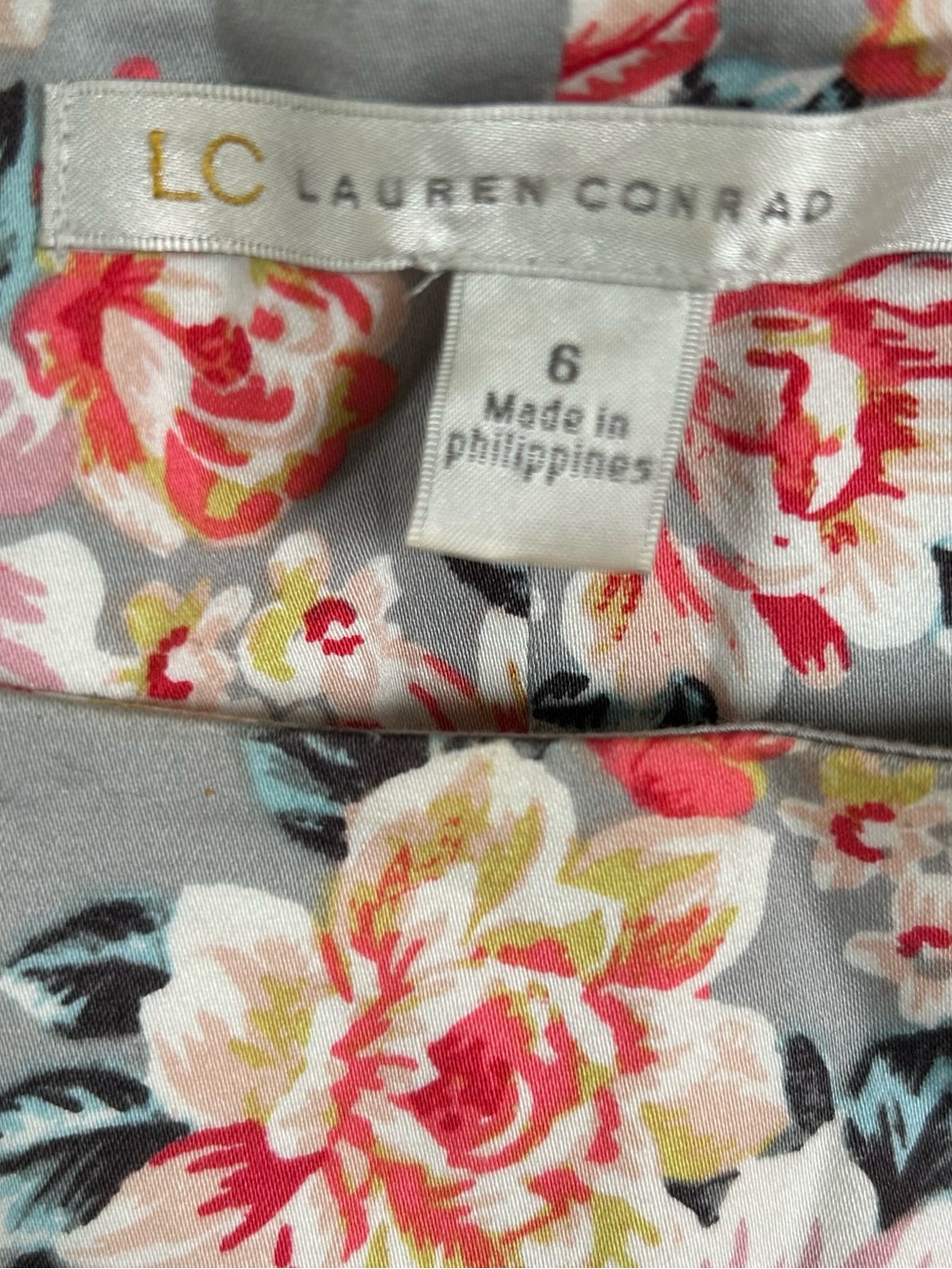 LC Lauren Conrad Summer Grey Cutout Pleated Floral Cap Sleeve Dress Size 6 - Picture 6 of 8